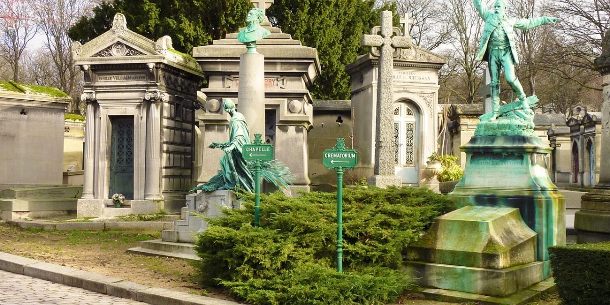 Que choisir entre un enfeu et un caveau ?
