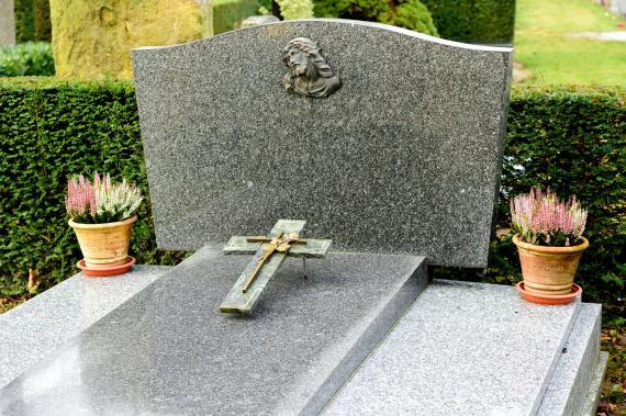 pierre tombale