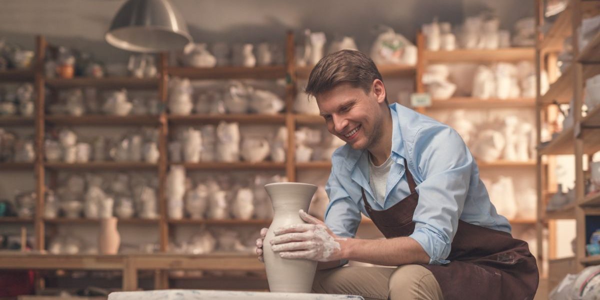 Vases funéraires modernes : quand le design contemporain s'invite dans la marbrerie funéraire